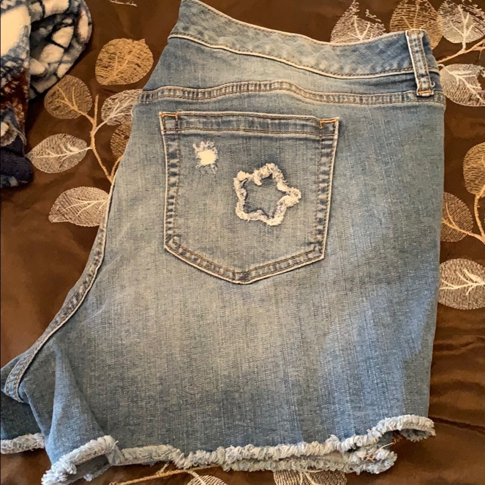 Shorts - Picture 2 of 3